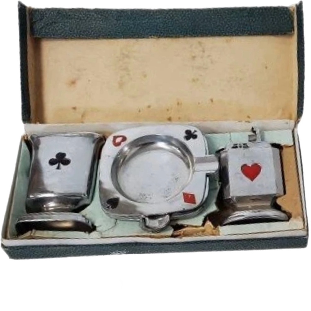 Vintage ❤️ ♠️ ♣️♦️Light, Holder & Ashtrays Set In Original Box MIOJ